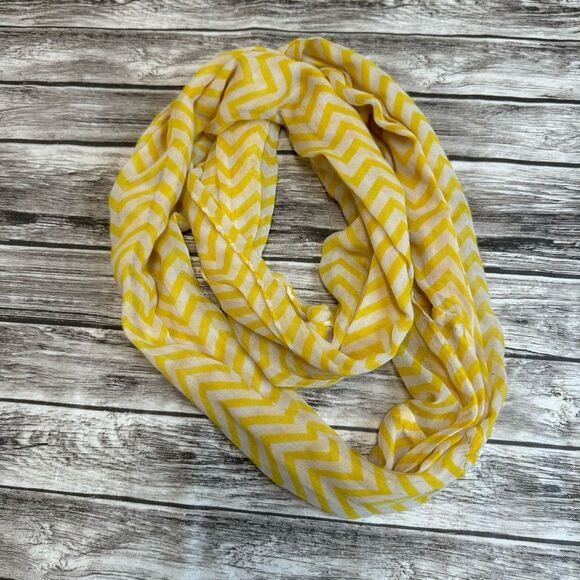 Unbranded Women's Infinity Neck Scarf Sheer Yellow White Chevron Zig Zag Light - Picture 3 of 7